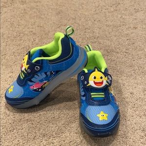 NWOT Light-Up Baby Shark Boys Sneakers